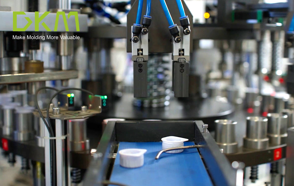 Milk cap production line detection device